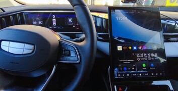 Установка голосового, навигации и приложений на Geely Atlas New в Волжске